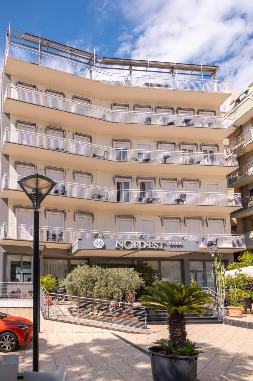 Hotel Nord Est Каттолика Экстерьер фото