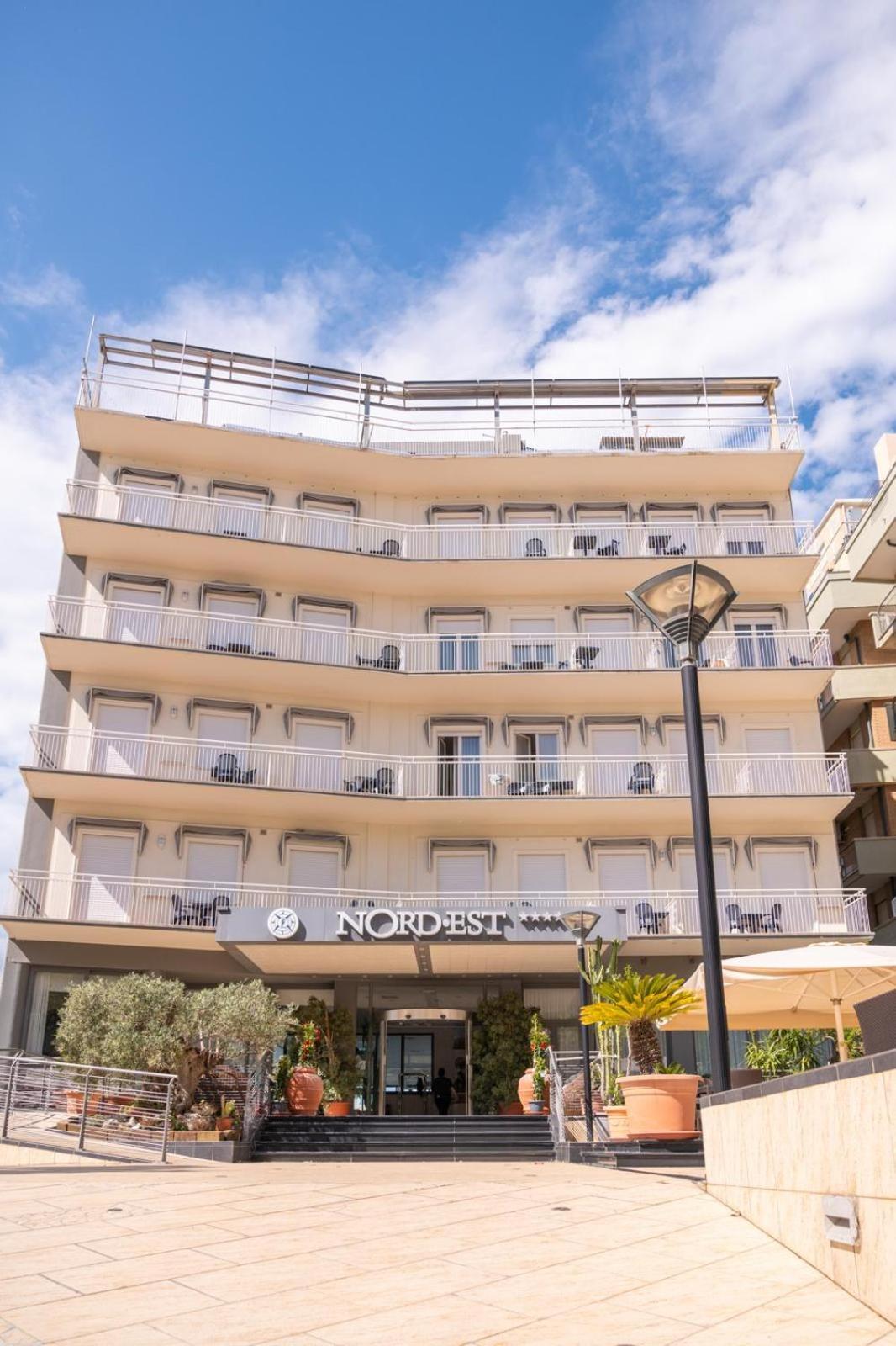Hotel Nord Est Каттолика Экстерьер фото